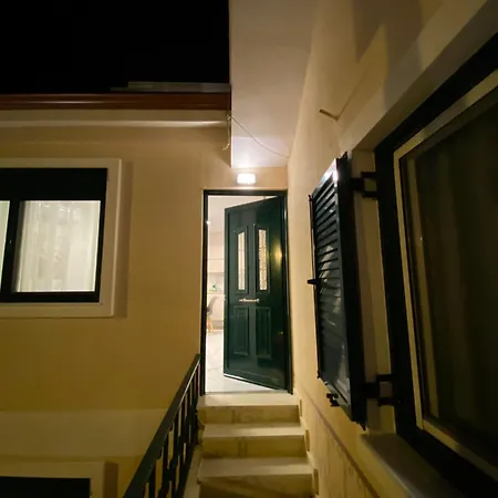 Andry's Living 6 By 8essentially * Lefkáda