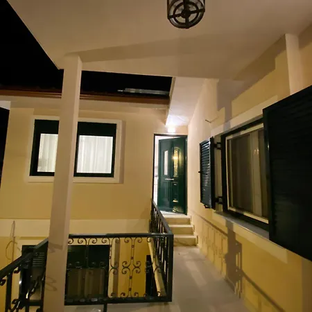 Andry's Living 6 By 8essentially *